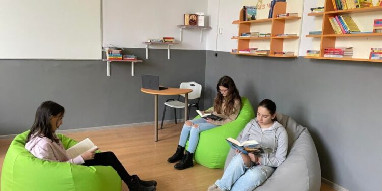 1395 училища с работещи библиотеки