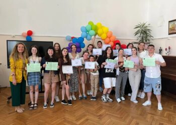 Търсят се нови училища посланици