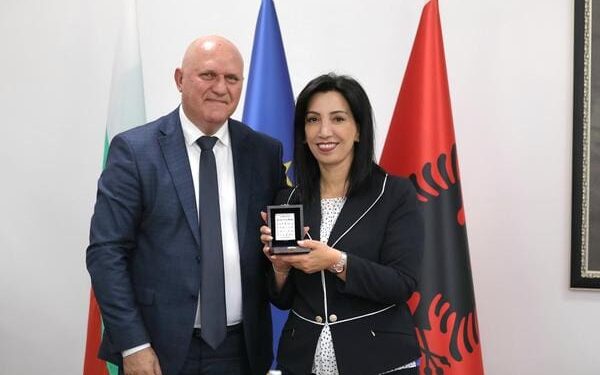 Подкрепа за българския език в Албания