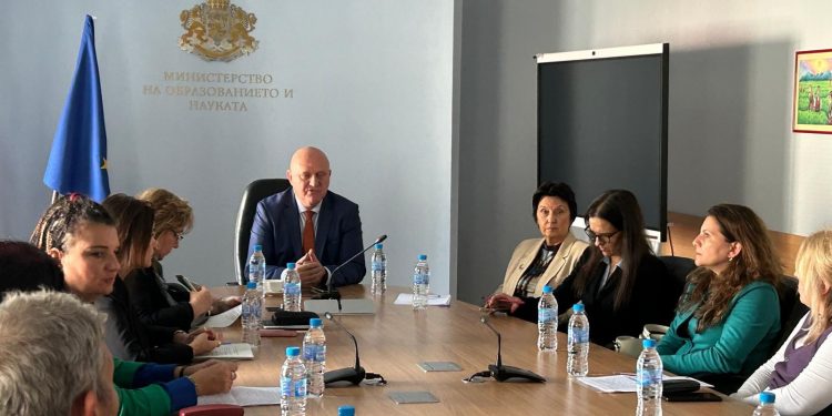 Министър Галин Цоков: Всяко дете трябва да има достъп до психолог