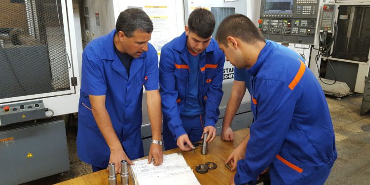 Държавата поема осигуровките на учениците в дуално обучение