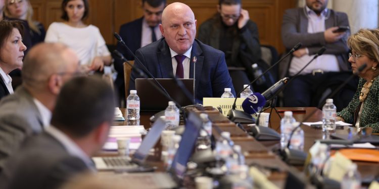 МОН обмисля връщане на учителите методисти