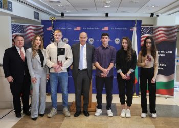 Над 120 000 български студенти са участвали в програмата „Работа и пътуване в САЩ“ от 2000 г.