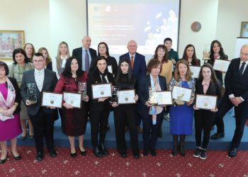 Близо 16 000 ученици се обучават в професионални паралелки в областта на икономиката