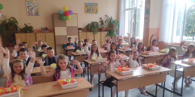 Правителството отпусна над 93 млн. лева за безплатни учебници от I до XII клас