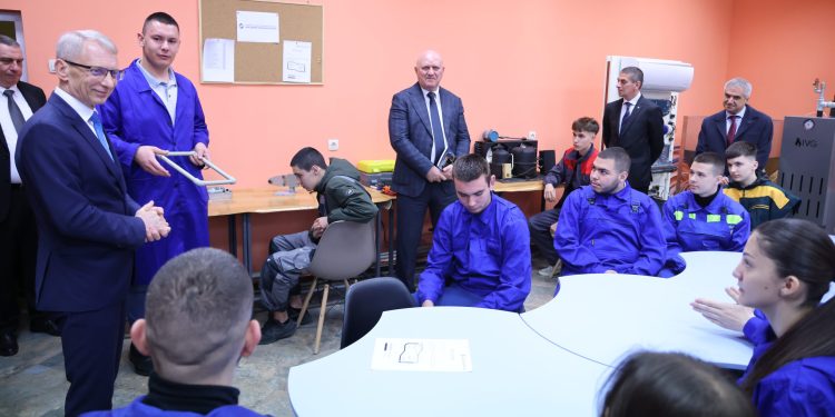 Премиерът Николай Денков: Кадрите са изключително важни, за да развиваме ядрената енергетика