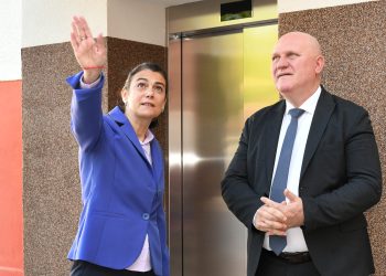 Министър Галин Цоков откри обновената сграда на ПГ по дизайн в София