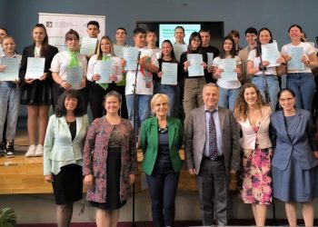 Млади предприемачи със стипендии от състезанието „Практични финанси“