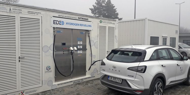 Първата водородна зарядна станция у нас вече работи