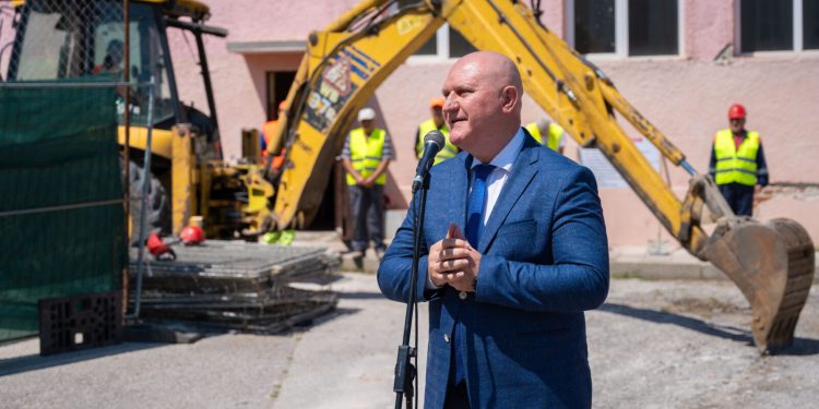 Министър Галин Цоков: Започват инвестиции за над половин милиард лева за обновяване на училища и детски градини по Плана за възстановяване