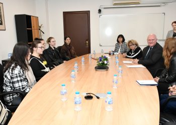 Хърватски студенти по българистика на гости в МОН