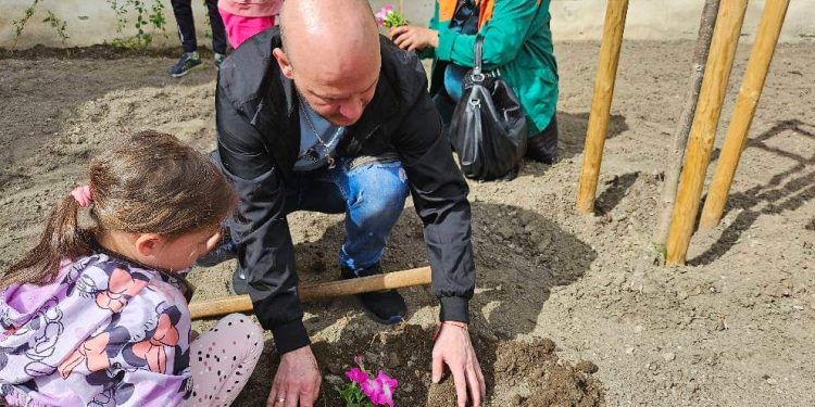 С грижа и към децата, и към родителите