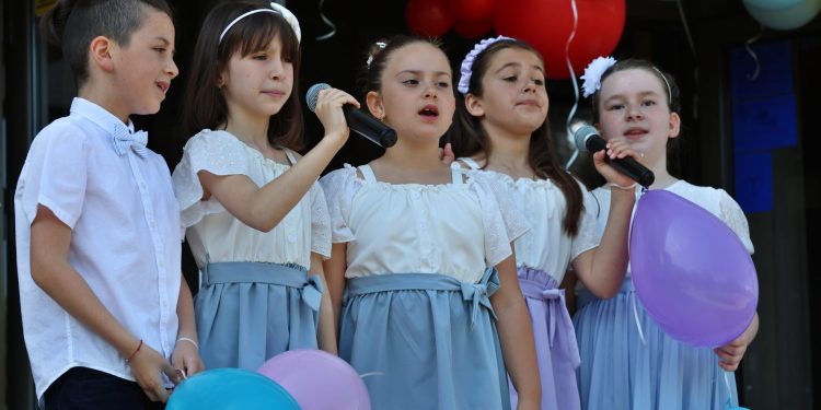 Децата празнуват