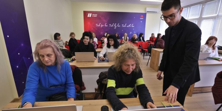 Започва курс за повишаване на дигиталните умения на жените