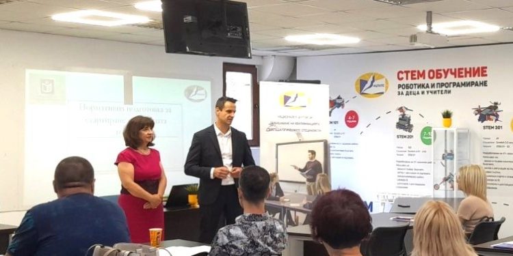 Стотици учители и директори се обучават през юли