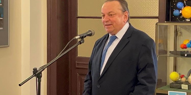 Почти всички звезди имат планетни системи