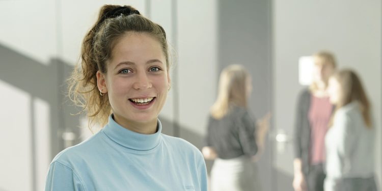 Ученици от неделното ни училище в Саарбрюкен с филм за България