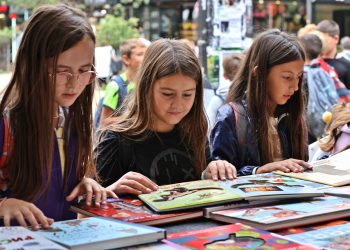 Снимка на броя: „Алея на книгата“