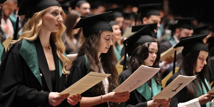 Създават докторантски училища в 17 университета