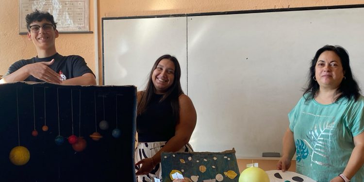 С парите от награда Пенка Василева от СУ „Хаджи Мина Пашов“ в Сливен купува уреди за кабинета по физика