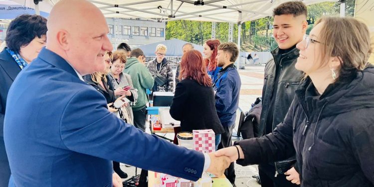 Ръст на приема в дуални паралелки