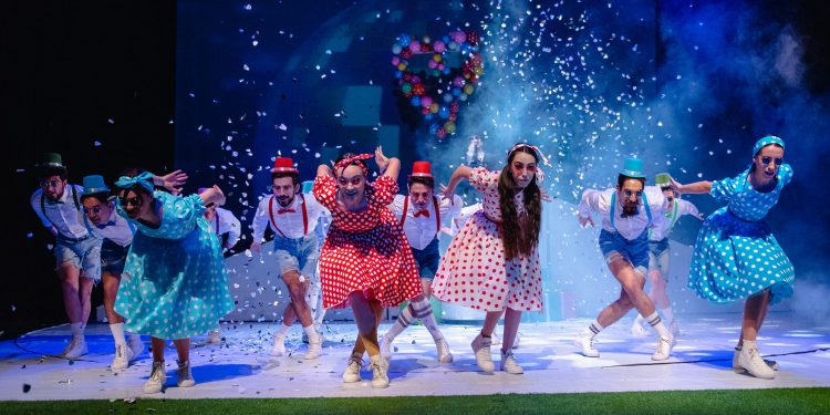 Снимка на броя: Абсолвенти от НАТФИЗ представят спектакъла „Питър Гинт“