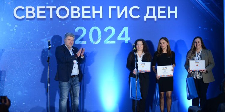 Наградиха призьорите в конкурса „Изучаваме света с ГИС“