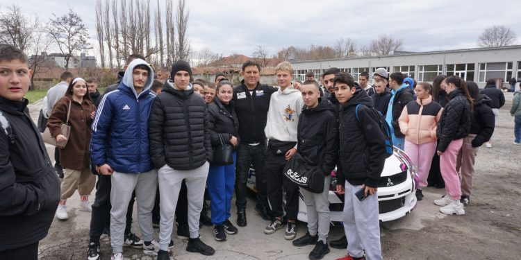 Над 1000 ученици взеха участие в кампанията на МОН „Аз съм отговорен шофьор“