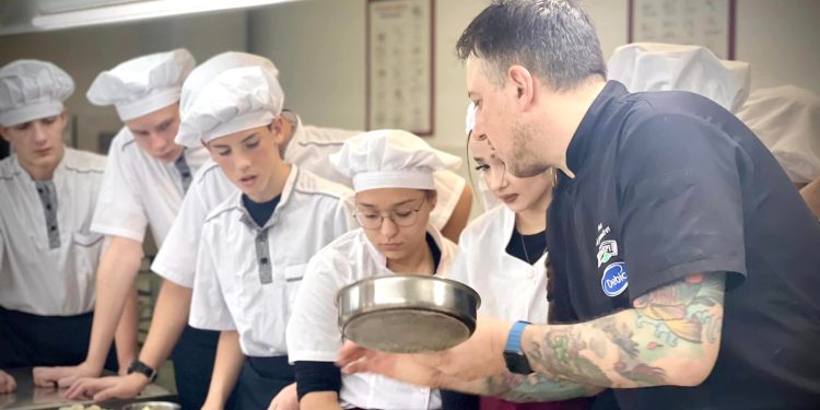 Да опиташ сабле бретон и грис халва в учебна кухня