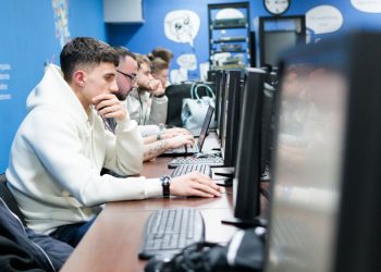 Висшето училище по телекомуникации и пощи координира международен проект за висше образование