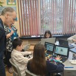 Министърът на образованието и науката Красимир Вълчев наблюдава STEM урока "Пътешествие в древния свят" с участието на петокласници в СУ "Панайот Волов" в Шумен