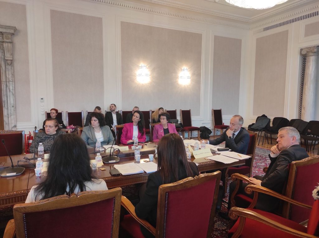 Промени в Закона за предучилищното и училищното образование ще бъдат представени за обществено обсъждане до края на април 2025 г.