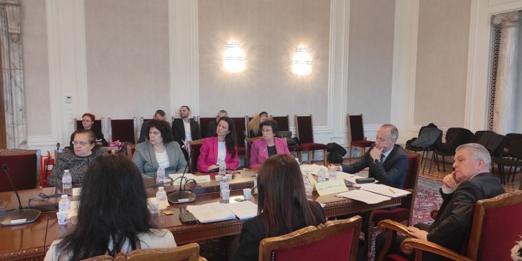 Промени в Закона за предучилищното и училищното образование ще бъдат представени за обществено обсъждане до края на април 2025 г.