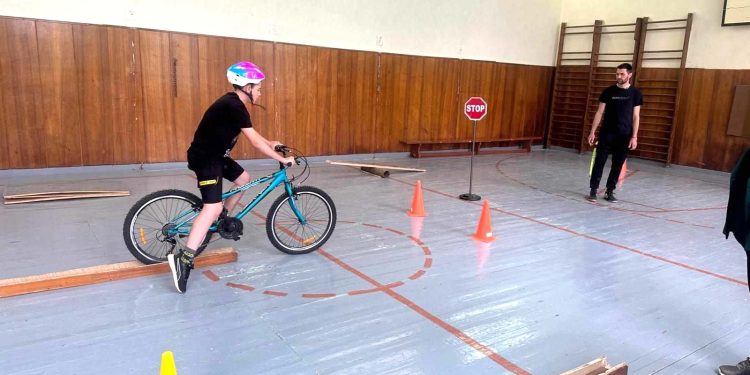 Волейбол на открито за децата на Селановци