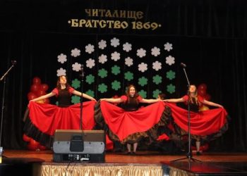 Ученици отбелязват Деня на испанския език и култура с фиеста