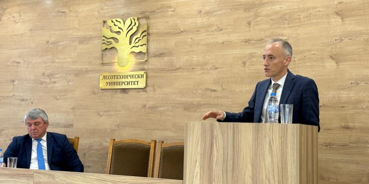 МОН ще насърчава стратегически специалности за икономиката