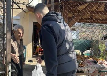 Ученици от Кюстендил с кампания за възрастните хора