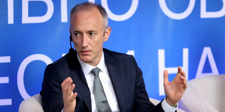 Бакалавърските програми трябва да бъдат по-широко специализирани