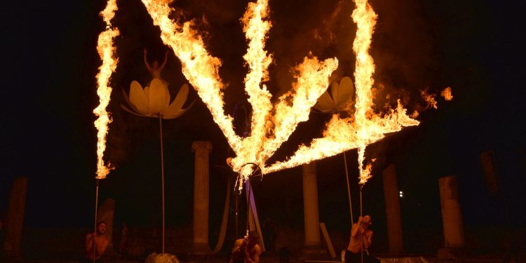 Снимка на броя: Огнено шоу