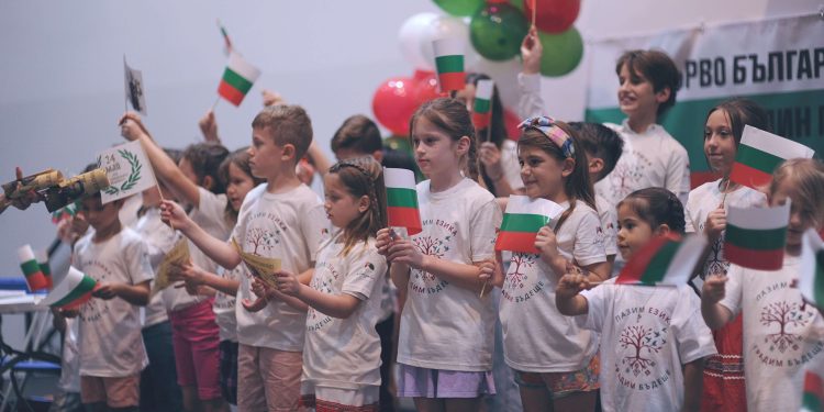 Първо българско училище в Остин отпразнува края на учебната година