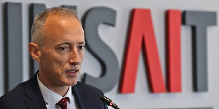 Родни учени и студенти ще работят в MIT