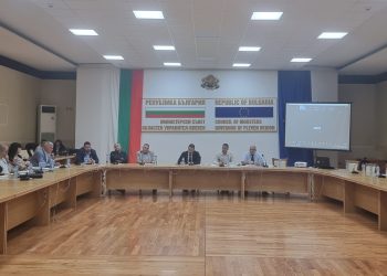 В Плевен подготовката е за присъствено откриване на учебната година в условията на воден режим, стана ясно на заседание на Областния кризисен щаб