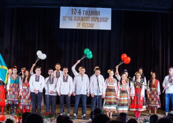 Учениците от ПГ „Св. Климент Охридски“ в Елхово показват отлични резултати по математика и български език на изпитите в X и XII клас