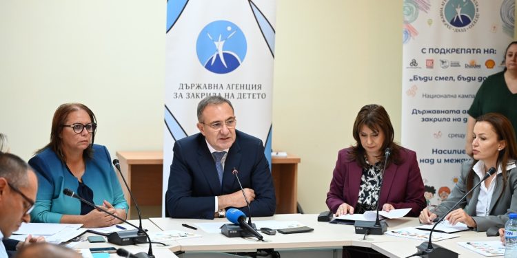 Децата ще могат да подават сигнали за насилие около тях през мобилно приложение