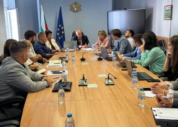 Подкрепяме създаването на Национално представителство на ученическите съвети и започваме работа за регламентирането му в нормативната уредба, заяви министърът на образованието и науката Красимир Вълчев на среща с представители на ученически парламенти и съвети и на Младежкия форум