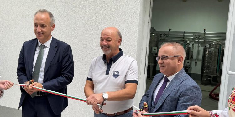 Министър Вълчев откри Център за високи постижения в Сандански