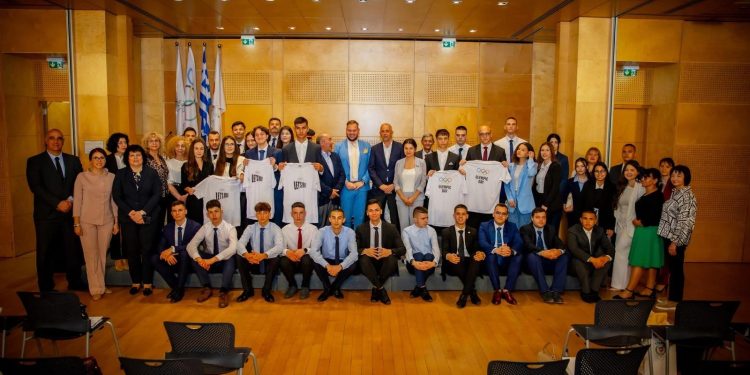 Таня Михайлова и младите гвардейци на България представиха страната ни в Кипър и Италия