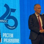 Министърът на образованието и науката Красимир Вълчев връчи плакет на МОН на Националното представителство на студентските съвети по повод 25-годишнина на организацията