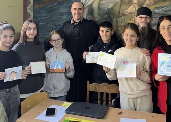 Детска работилница за изработка на рождественски картички във Видин