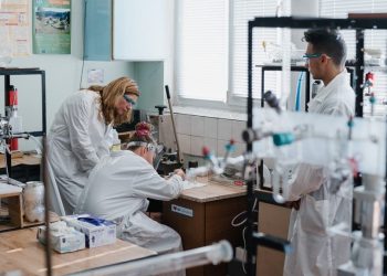 Държавата продължава подкрепата за млади учени